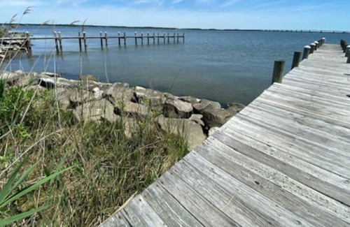 Cambridge House | Choptank Water View Cottage/Eagle-Ironman Races with outdoor seating