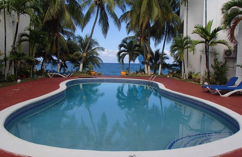 Tower Isle Apartment | Chrisanns Hidden Cove Double Bed room max 3 guests, pool, beach