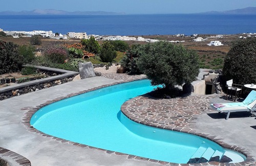 Oia Apartment | Christa's HomenComfortable studio for 2 people, pool, breathtaking seeview