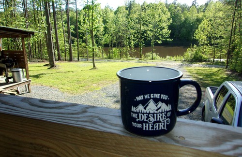 Republican Grove Cottage | CHRISTIAN RETREAT , COTTAGE ON A PRIVATE LAKE.