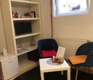 Leutkirch im Allgau House | Christine Oparaugo - Privatzimmer mit Bad