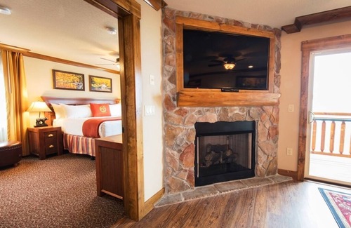 Gatlinburg Resort | Christmas Rental in a Beautiful 3-Bedroom Condo that sleeps up to 14 guests