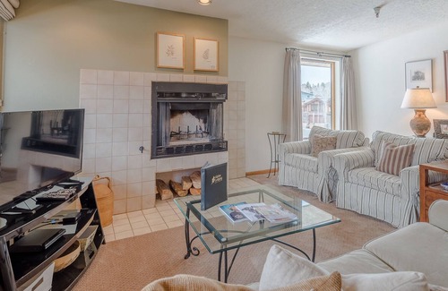 Ketchum Condo | Christophe Condo 609 - With Year-round Outdoor Pool & Hot Tub & Bald Mt Views