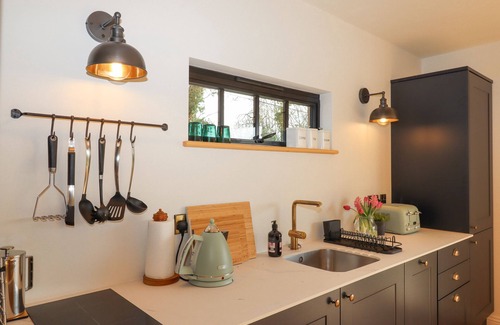 Newton Saint Cyres Cottage | CHURCH FARM DAIRY, pet friendly, with a garden in Thorverton