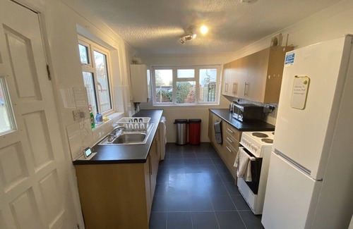 Wellingborough House | Church View 4 Bedroom, 4/5 Person Contractor House