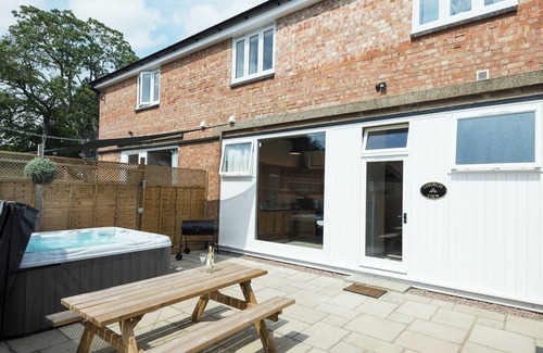 Wainfleet All Saints Cottage | Church View - UKC2302