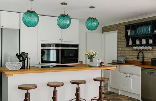 Penzance House | Chyvounder, Sennen - sleeps 6 guests in 3 bedrooms
