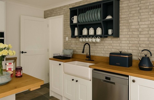 Penzance House | Chyvounder, Sennen - sleeps 6 guests in 3 bedrooms