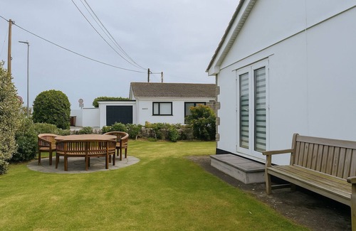 Penzance House | Chyvounder, Sennen - sleeps 6 guests in 3 bedrooms