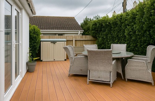 Penzance House | Chyvounder, Sennen - sleeps 6 guests in 3 bedrooms