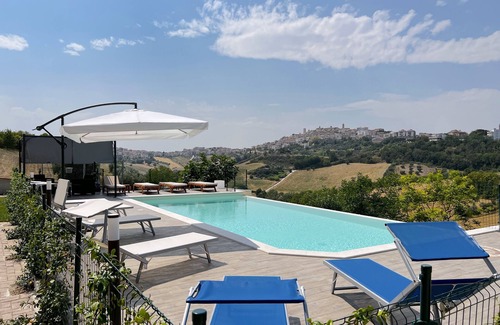 Montegranaro House | Ciarpella house with private pool for up to 11 people a few km from the sea