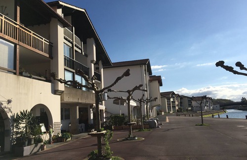Ciboure Apartment | CIBOURE-Socoa Plage Très beau T1Bis Tout Rénové avec Grande Terrasse sur Rivière