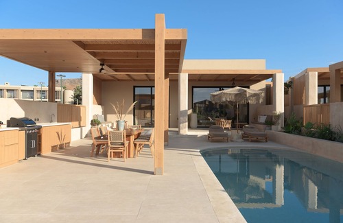 Karteros Villa | Cicada Helios Suite, Elegant Beach Living