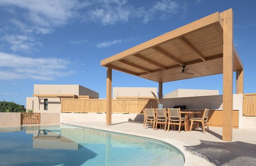 Karteros Villa | Cicada Zoe Suite, Elegant Beach Living