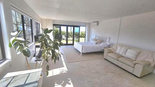 Flaxton House | Cielo Flaxton, Newly Renovated Luxury Accommodation with Ocean and Iconic Views