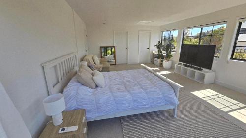 Flaxton House | Cielo Flaxton, Newly Renovated Luxury Accommodation with Ocean and Iconic Views