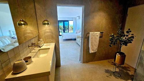Flaxton House | Cielo Flaxton, Newly Renovated Luxury Accommodation with Ocean and Iconic Views
