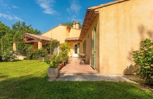 Collobrieres Apartment | "Cigale" Room with Shared Pool, Wi-Fi, and Air Conditioning