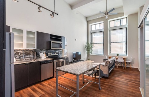 Downtown Cincinnati Apartment | Cincy CBD Apt Near Ballpark & OTR