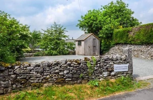 Levens Cottage | CINDERBARROW COTTAGE, family friendly, with a garden in Levens