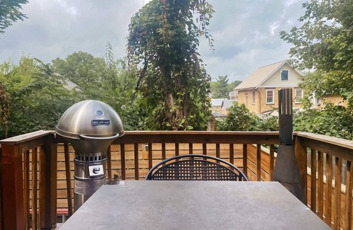 East Price Hill Apartment | Cindy Cozy Comfort in Price Hill - 10 mins to DWTN