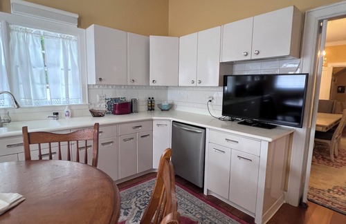 Ashland House | Circa 1891 Historic Governors Inn now available for private stays or events