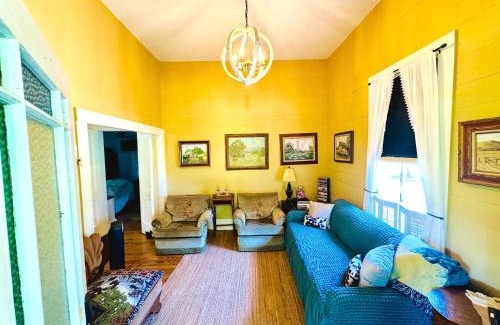 Chappell Hill House | Circa 1900 - Historic - Romantic - Private - Pond - Fenced Yard - The Cottage at Chappell Hill