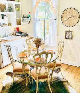 Chappell Hill House | Circa 1900 - Historic - Romantic - Private - Pond - Fenced Yard - The Cottage at Chappell Hill