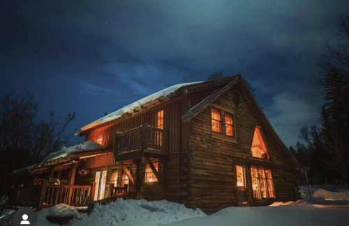 Stannard House | Circe & Hare Lodge, a magical 3 BR Romantic Log Cabin Getaway with Hot Tub