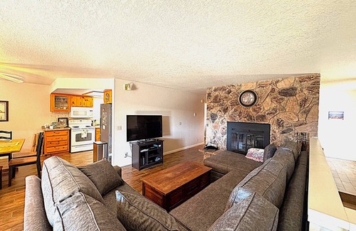 Oak Shores House | Circle Oak Lake View Family Home