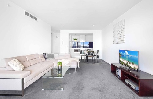 Surfers Paradise Apartment | Circle on Cavill Ocean View