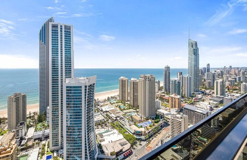 Surfers Paradise Apartment | Circle on Cavill Ocean View
