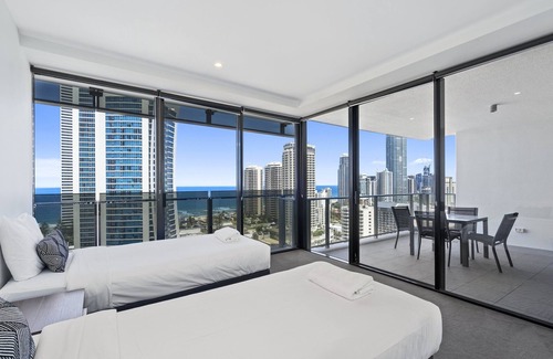 Surfers Paradise Apartment | Circle on Cavill - 20th Floor Luxury