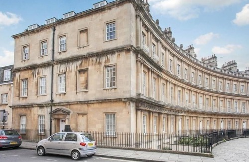 Upper Town Apartment | Circus House Apartment - Luxury 4* flat on the Circus