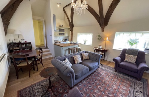 Cirencester Apartment | Cirencester, Capital of The Cotswolds - Grade II listed Town House