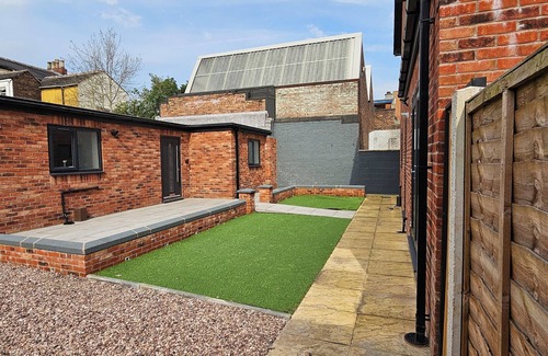 Tunstall House | Citrine Suite 4 Bed House in Stoke on Trent