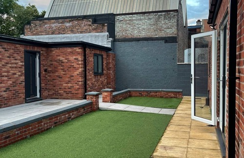 Tunstall House | Citrine Suite 4 Bed House in Stoke on Trent