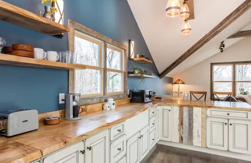 Asheville Apartment | City Access Country Charm w/Hot Tub and King