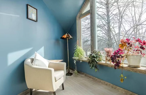 Asheville Apartment | City Access Country Charm w/Hot Tub and King