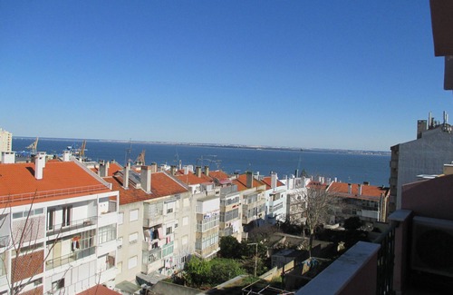 Santa Engracia Apartment | City Center With Amazing River Views. Close To The Major Areas But Very Quiet.