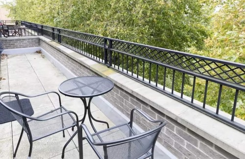 Cambridge City Centre Apartment | City Centre Penthouse with Balcony 5 mins walk to Colleges and Sleeps 6