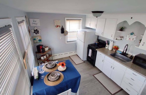 Hartford Apartment | City Charm Walk to Trinity & Hospital with Parking