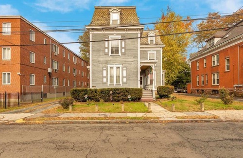 Hartford Apartment | City Charm Walk to Trinity & Hospital with Parking