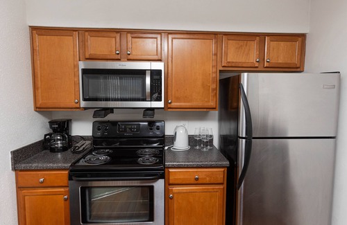 Coliseum Central Apartment | City Chic: 1BR Gem Perfect for Couple