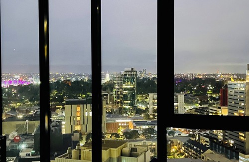 Southbank Apartment | City Hidden Gem - Delux 2B with Parking/Balcony/Pool/Sauna/Gym, Walk to Crown!