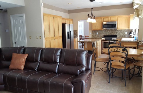 Las Vegas House | City Licensed! Palm Trees And Private Oasis With All The Comforts Of Home
