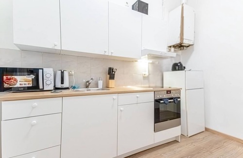 Neulerchenfeld Apartment | City-Linked 2BR Apartment Near Wiener Stadthalle