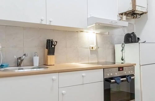 Neulerchenfeld Apartment | City-Linked 2BR Apartment Near Wiener Stadthalle
