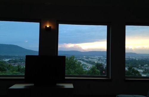 Chattanooga Ski Chalet | 'City Overlook & Hideway' above downtown Chattanooga