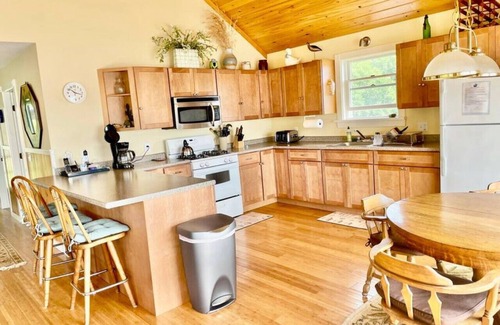 Vinalhaven House | City Point Beautiful Cottage on Old Harbor